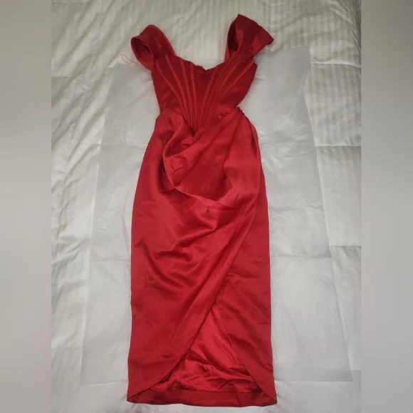 Red 'Loretta' House of CB-XS - Picture 11 of 14